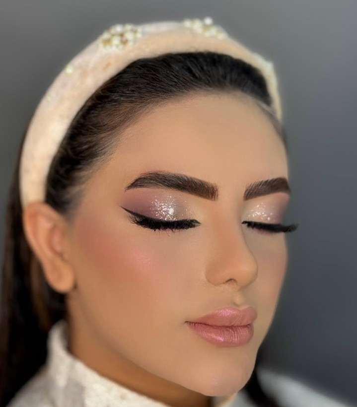 نمونه میکاپ حرفهای با شاین چشم و لب فرنا FARNA